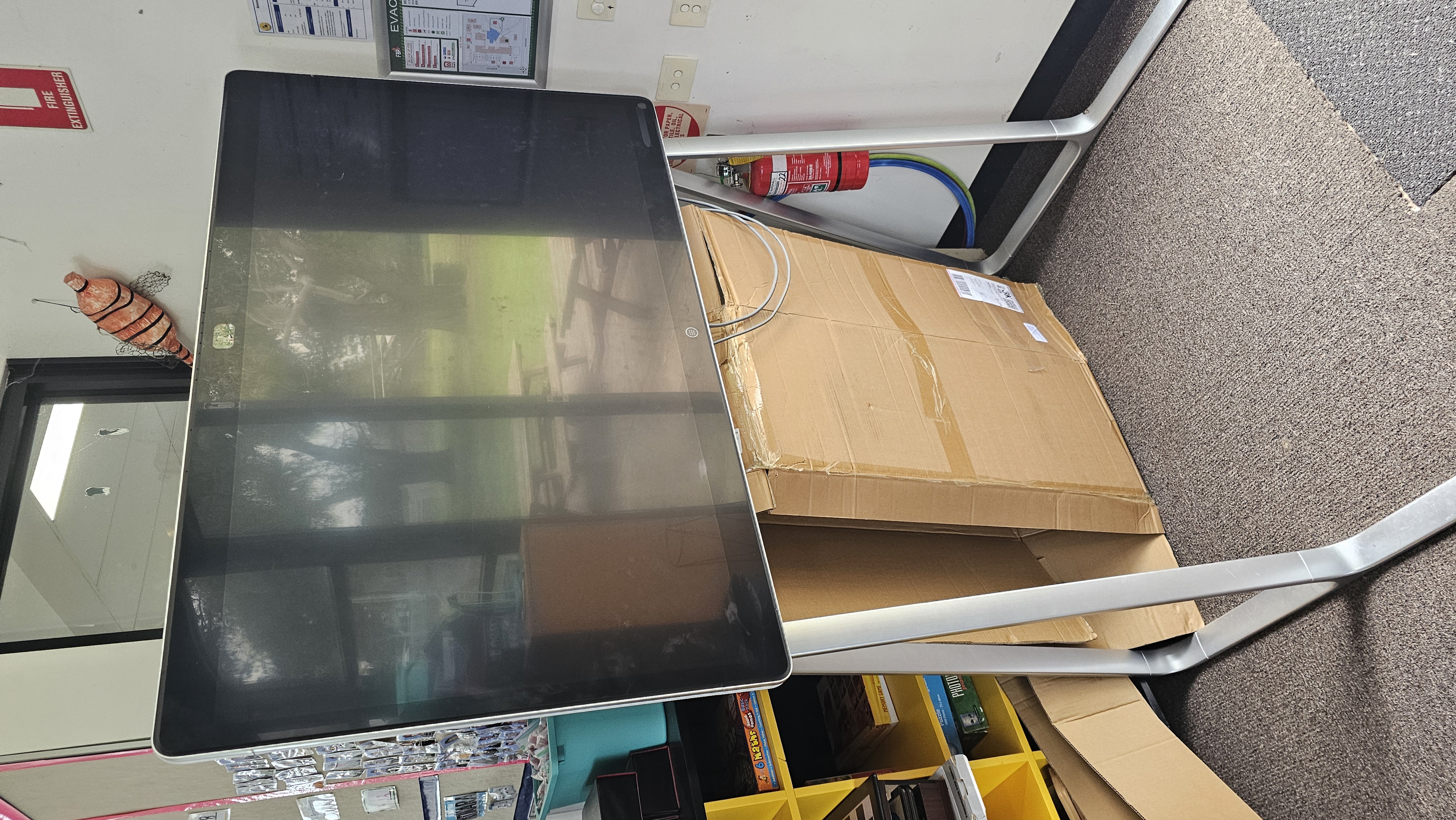 Cisco Spark Board 55 – 55" 4K Interactive Display with Floor Stand